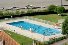 Piscine intercommunale à  Bourg (Gironde)