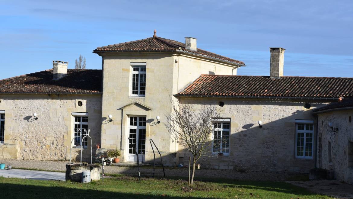 Le Château l'Insoumise à Saint André de Cubzac vous convie à déjeuner lors …