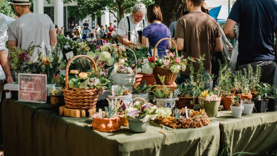 Marché du Terroir à St Laurent d'Arce 
 A partir de 19h, retrouvez plusieu…