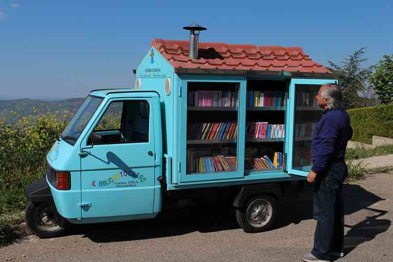 bibliomotocarro-camion-librairie-italie-005.jpg