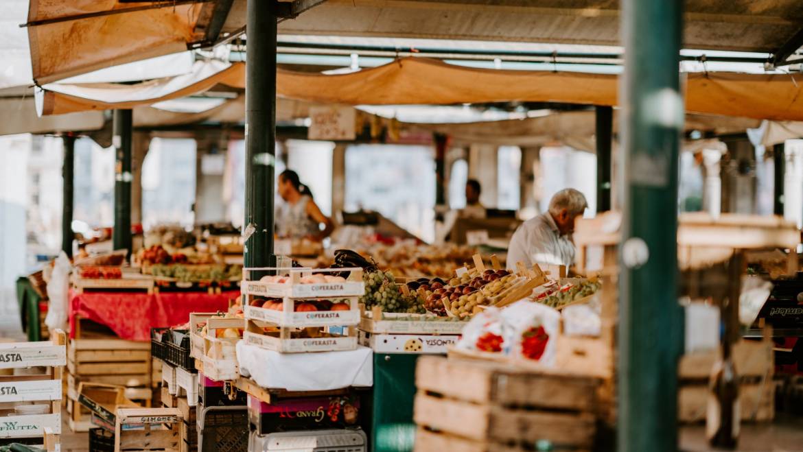 [Instant gourmand  : le marché dominical de Bourg]
 Chaque dimanche matin, habit…