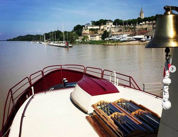 [Montez à bord  et partez à la découverte ]
 Une balade fluviale sur la Dordogne…