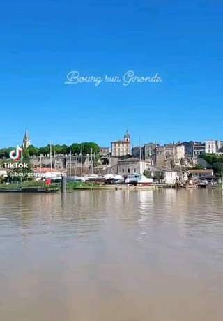 [Bourg]
 Vous connaissez sûrement Bourg depuis ses ruelles, mais avez-vous déj…