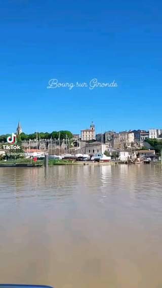 [Bourg]
 Vous connaissez sûrement Bourg depuis ses ruelles, mais avez-vous déj…