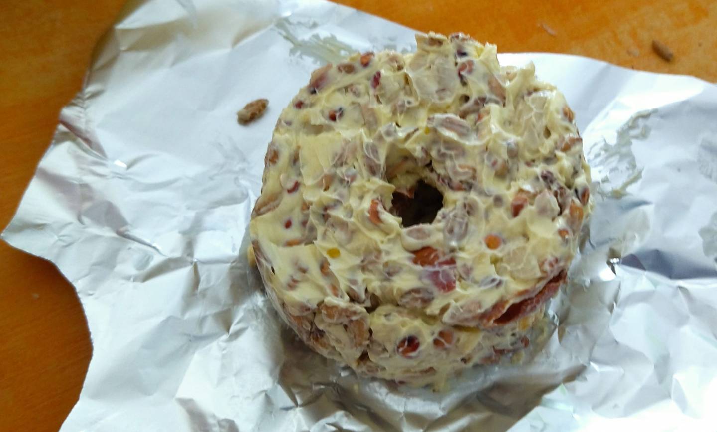 « Donuts » pour oiseaux 
 Pour aider nos petits amis à plumes par ce temps froid…