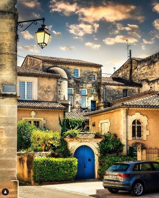 [la photo du dimanche]
 Le village de Bourg vu par ©schlagner   à suivre sur I…