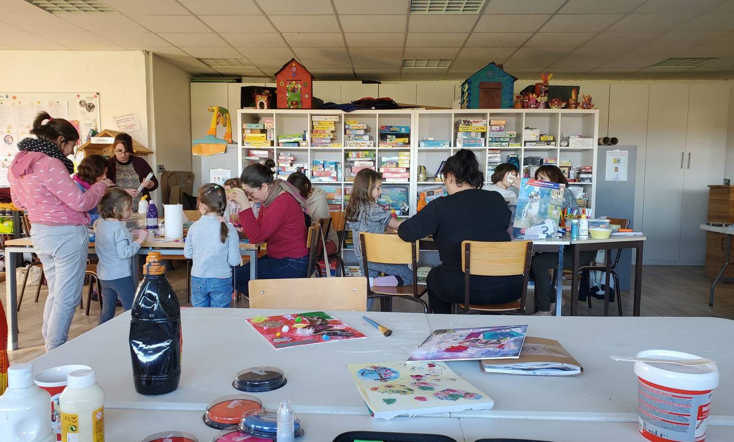 Un atelier de bazar créatif productif cet après midi, sur le thème des contes….