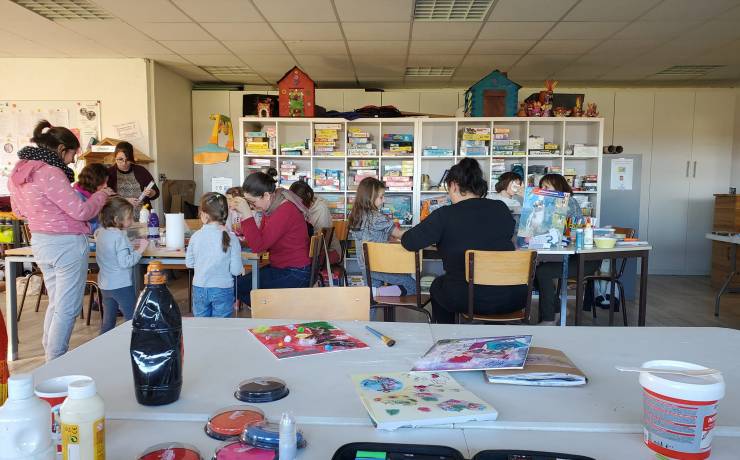 Un atelier de bazar créatif productif cet après midi, sur le thème des contes….