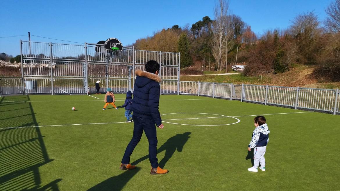 Profitons de ce beau temps pour faire
 des petits jeux en extérieur