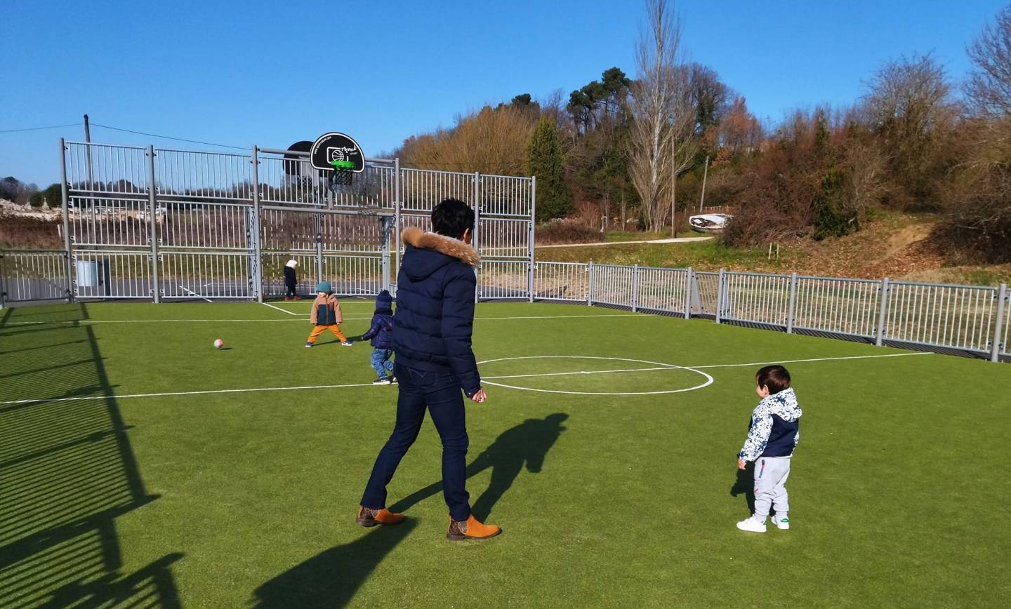 Profitons de ce beau temps pour faire
 des petits jeux en extérieur