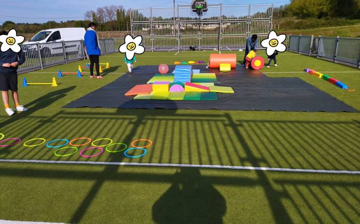 Parcours de motricité
 au city stade de Mombrier.
 On profite du beau temps  t…