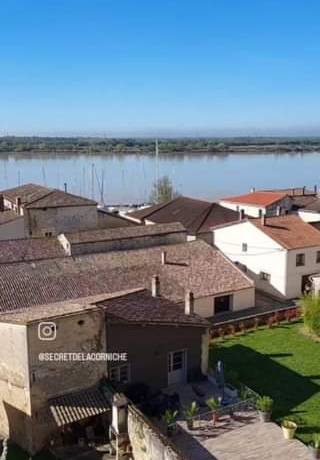 [Village ancien de Bourg]
 On aime se balader le long des remparts pour se ret…