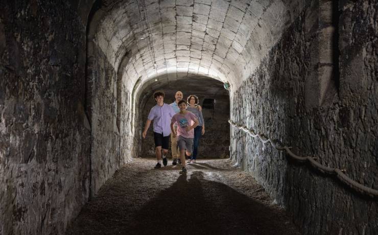 [Musée des calèches, souterrain et cuve à pétrole de la Seconde Guerre mondial…