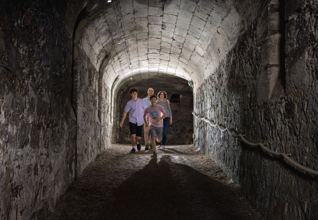 [Musée des calèches, souterrain et cuve à pétrole de la Seconde Guerre mondial…