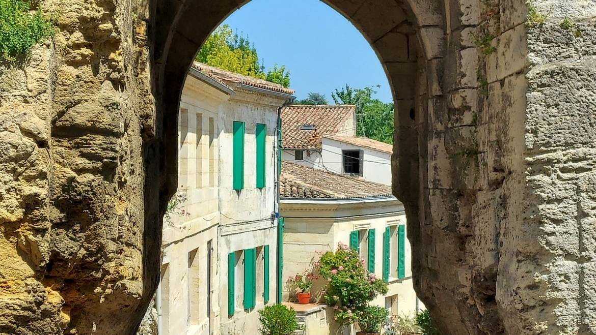 Le charme de Bourg, entre vigne, pierre et estuaire…