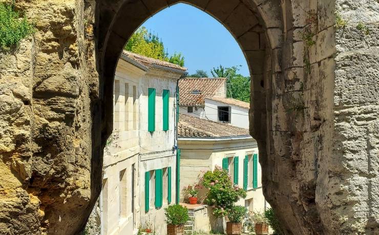 Le charme de Bourg, entre vigne, pierre et estuaire…