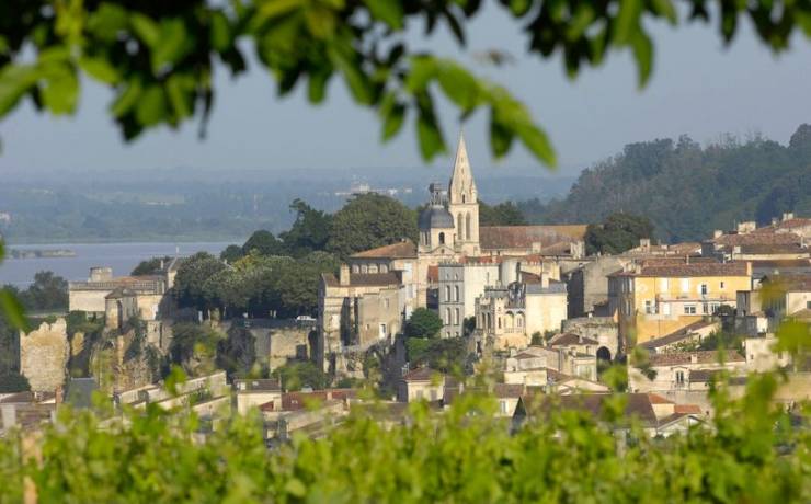 Village de Bourg vu depuis la place de l’Eperon, près de l’Office de Tourisme …