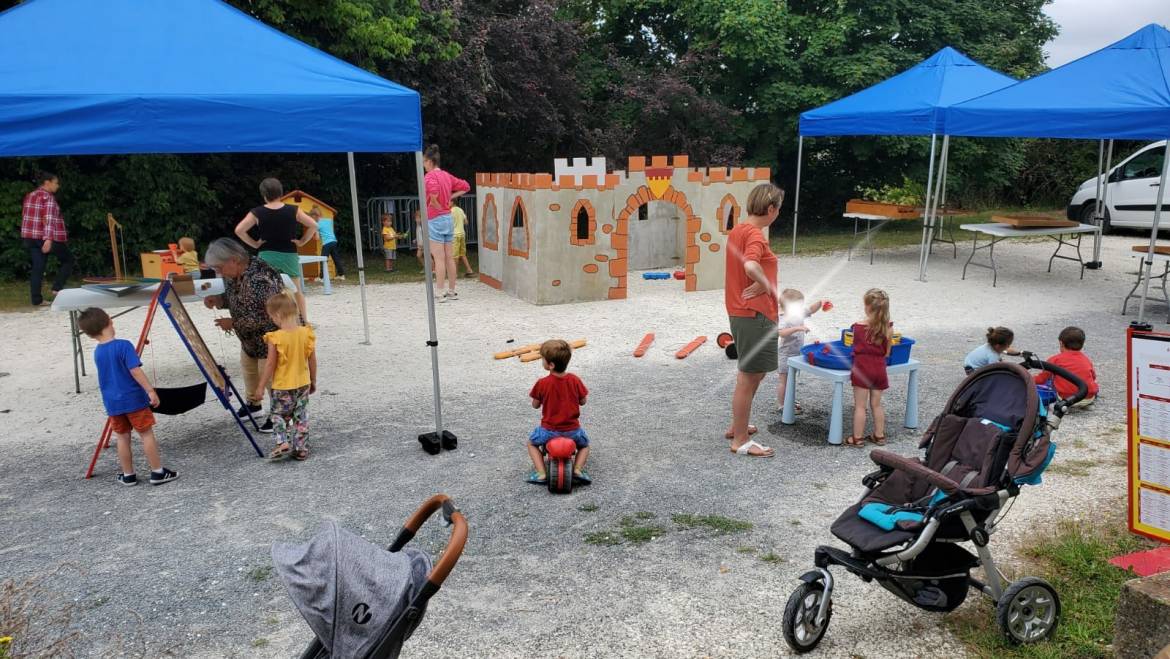 Magnifique journée avec les Anim’été 
 Le matin contes et atelier créatif pour…