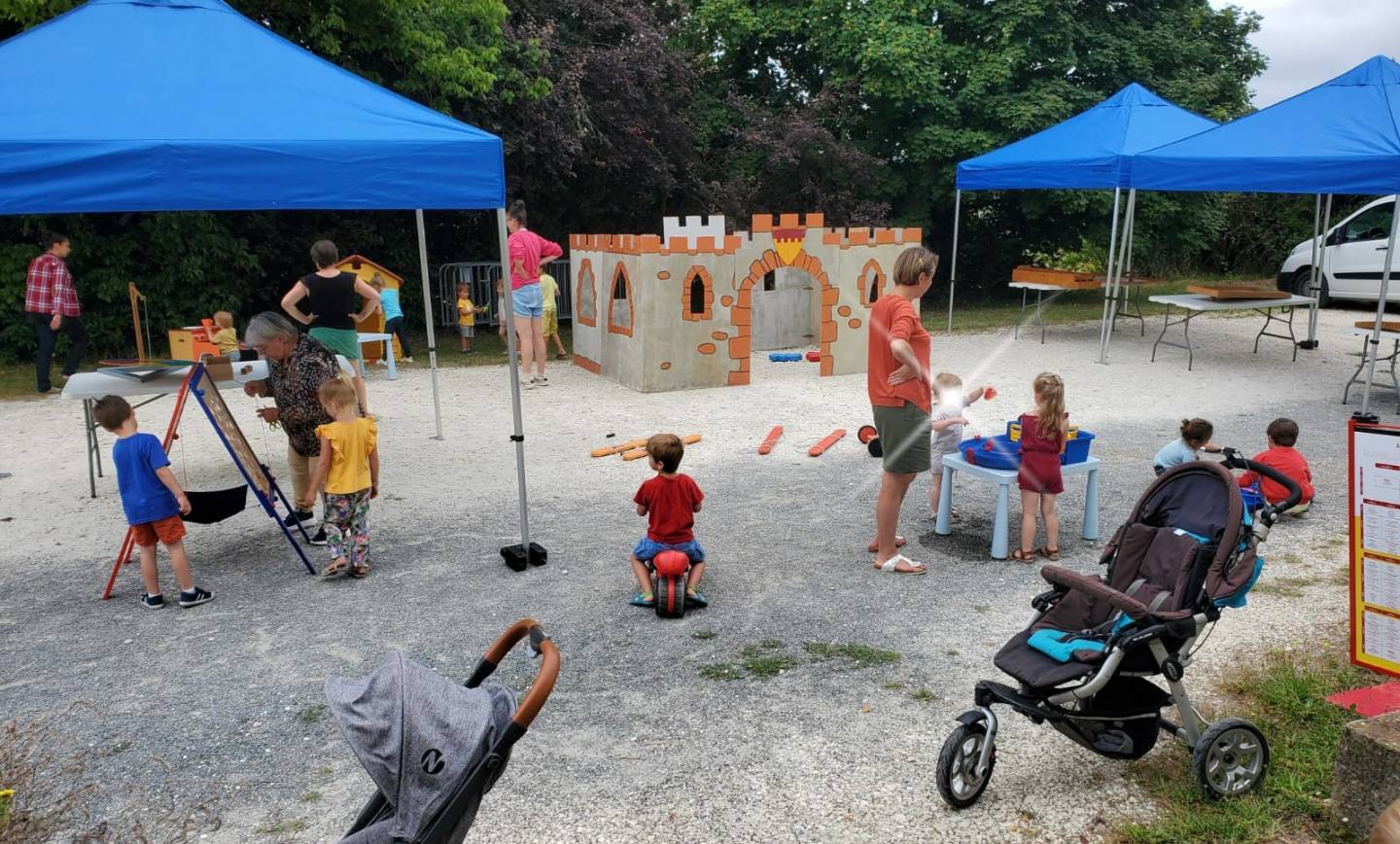 Magnifique journée avec les Anim’été 
 Le matin contes et atelier créatif pour…