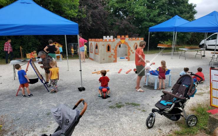 Magnifique journée avec les Anim’été 
 Le matin contes et atelier créatif pour…