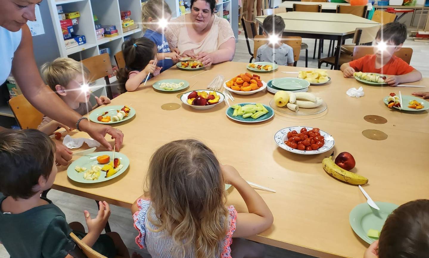 Atelier brochettes de fruits et crudités