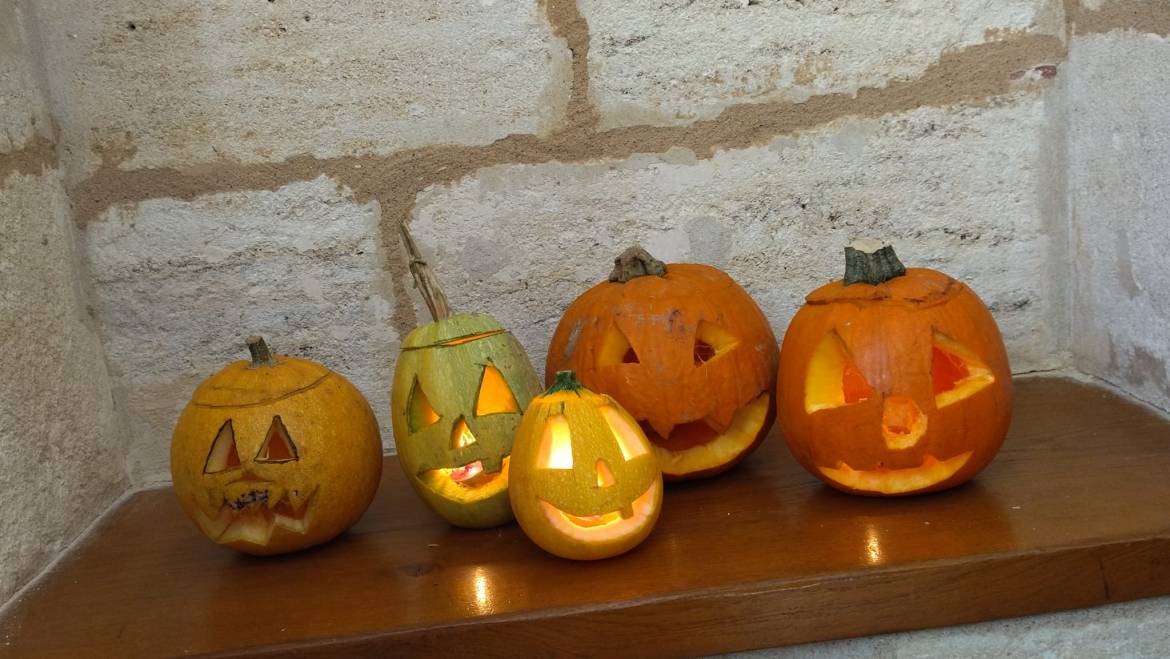 Atelier sculpture de « citrouilles lanternes »
 pour décorer le soir d’Halloween…