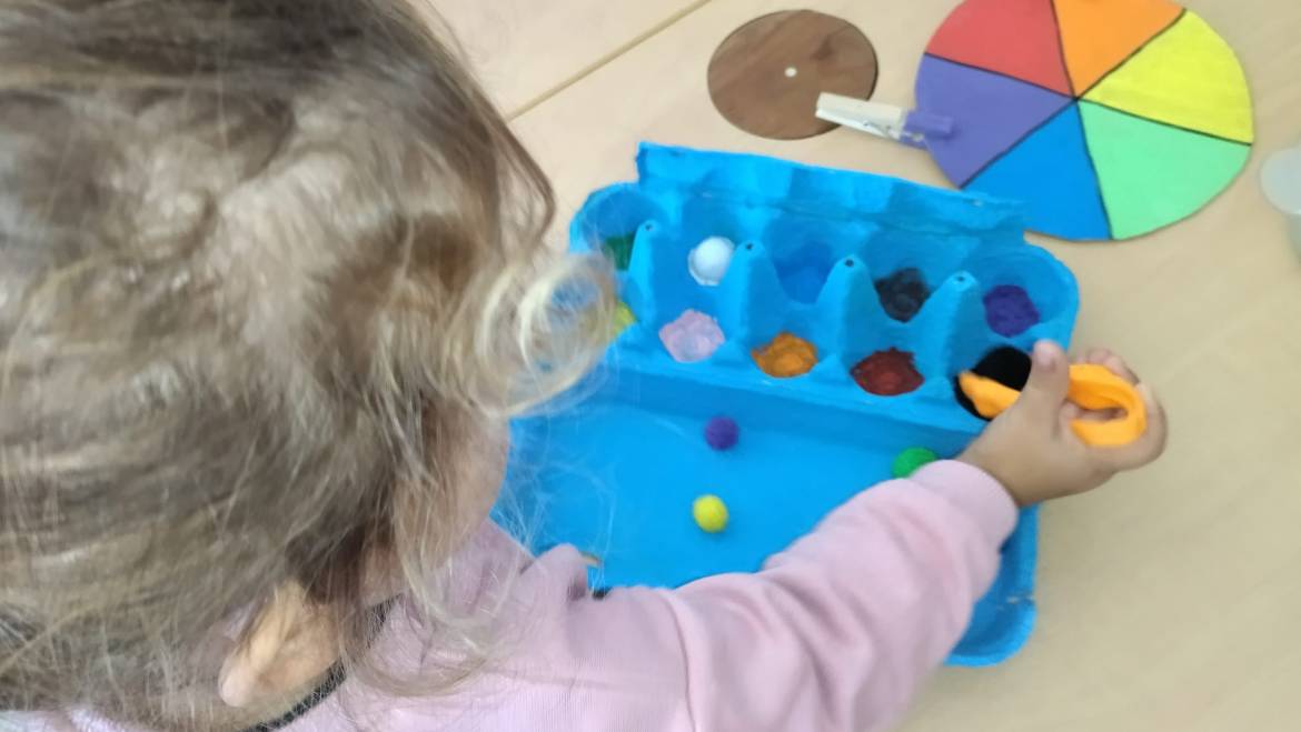 – Motricité fine –
 Divers jeux de manipulation pour développer la maîtrise de s…
