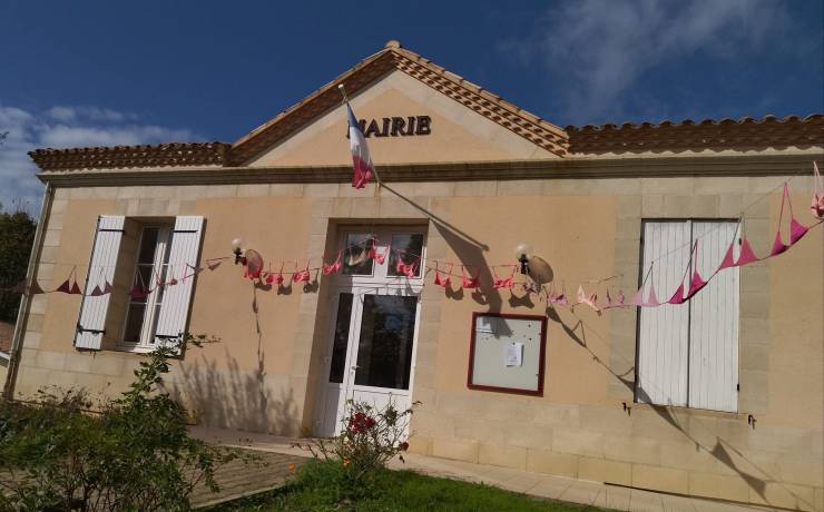 Notre équipe de super tricoteuses
 a de nouveau décoré notre commune aux couleur…
