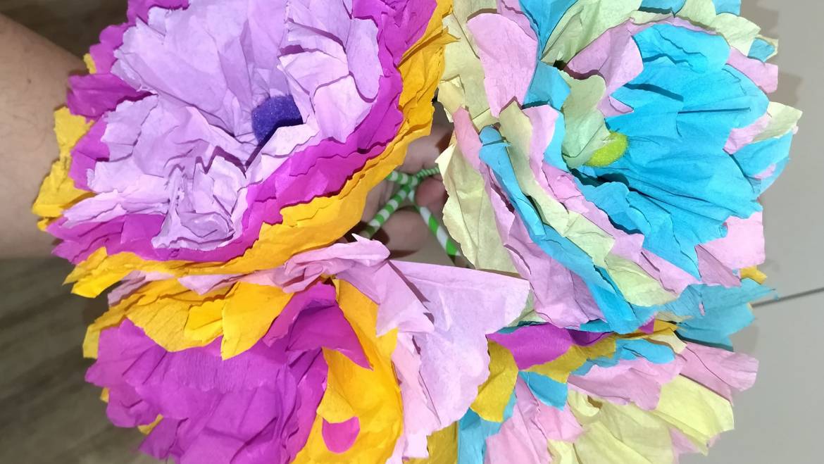 Fleurs en papier crépon 
 à offrir à la personne de son choix
