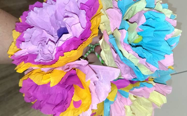 Fleurs en papier crépon 
 à offrir à la personne de son choix