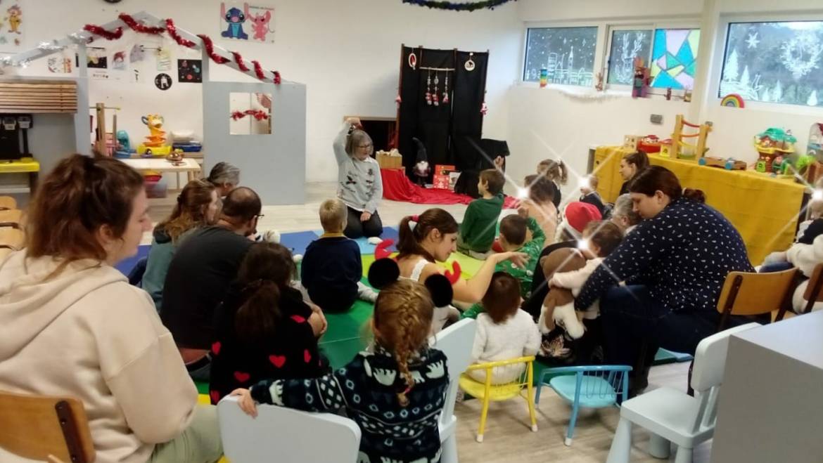 Contes de Noël
animé par Mme Saperlipopette  Corinne GOMEZ   animation contée 
I…
