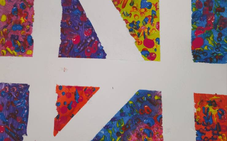Peinture au scotch
– Les traces laissées par le ruban adhésif mettent en valeur …