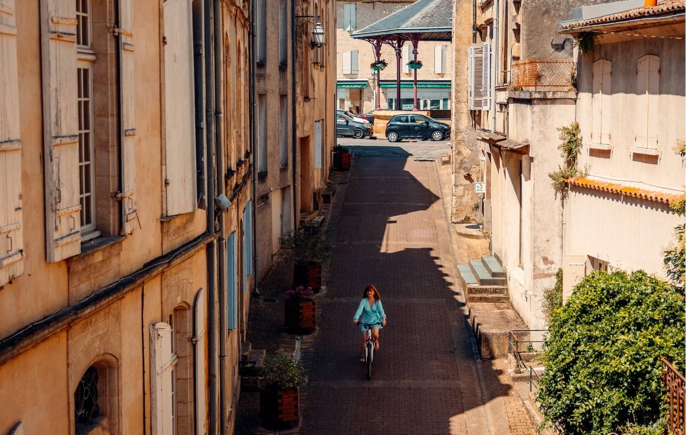 Connaissez-vous notre forfait 2 jours & 1 nuit « Vin & vélo électrique » ?
Idéal, …