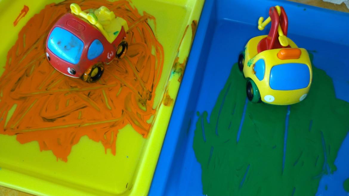 Lectures et atelier
sur le thème « des sports »
Ici, peinture courses automobiles …