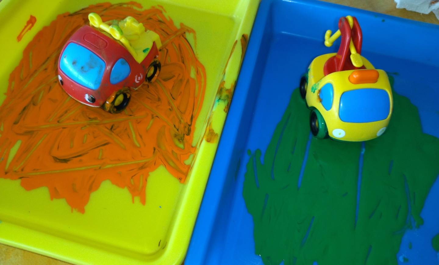 Lectures et atelier
sur le thème « des sports »
Ici, peinture courses automobiles …