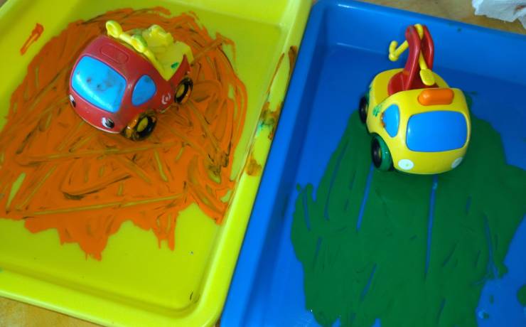 Lectures et atelier
sur le thème « des sports »
Ici, peinture courses automobiles …