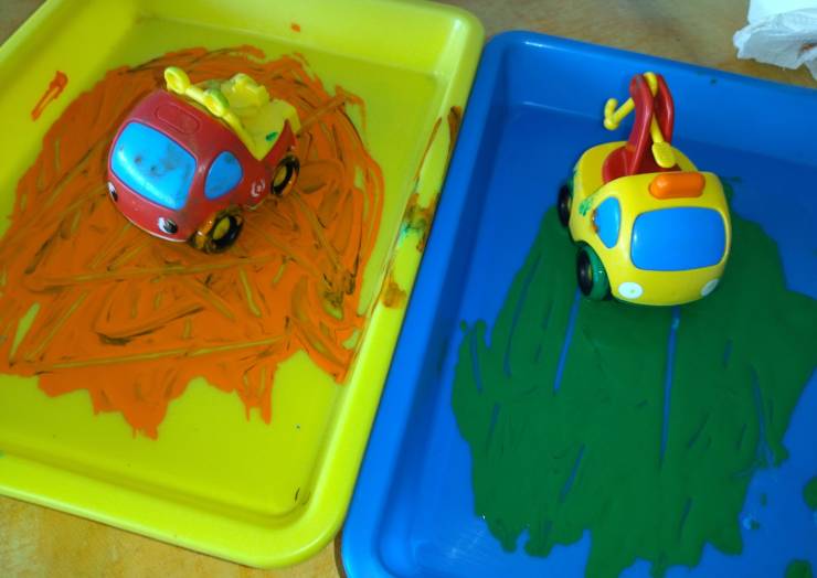 Lectures et atelier
sur le thème « des sports »
Ici, peinture courses automobiles …