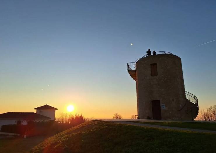 La photo du dimanche soir est réalisée par @@escape.with_me._ aux Moulins de Mo…