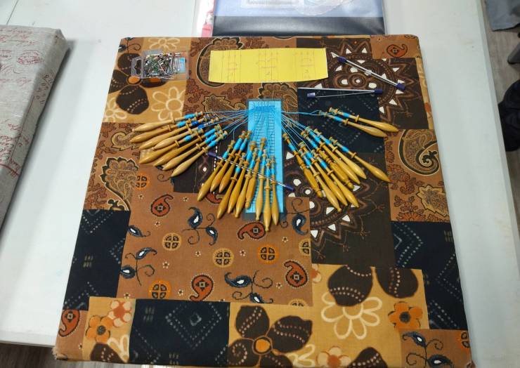 Une démonstration de « dentelle aux fuseaux », proposé par des bénévoles, a mobili…