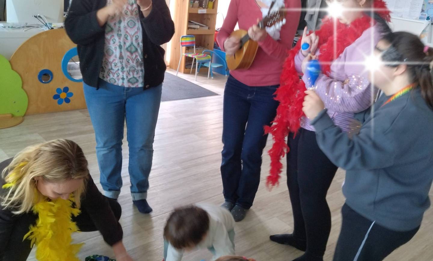 Carnaval au « Champs des sens A3 » avec Annick, Angélique et Anna. Un voyage multi…