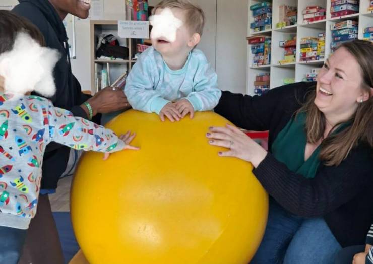 « Dans ma bulle » – Baby Circus – avec l&rsquo;association ART UNIS.
Des petits acrobate…