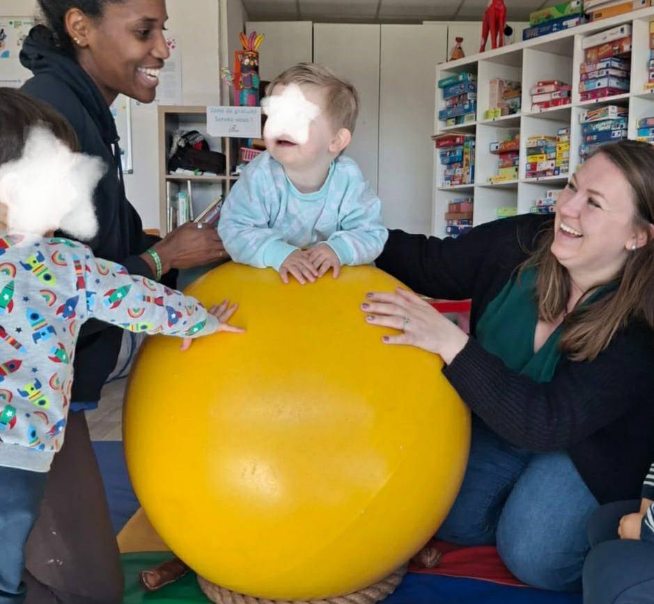 « Dans ma bulle » – Baby Circus – avec l’association ART UNIS.
Des petits acrobate…