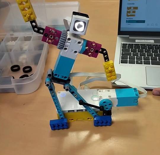 « Robots Lego Spike » programmation du robot danseur