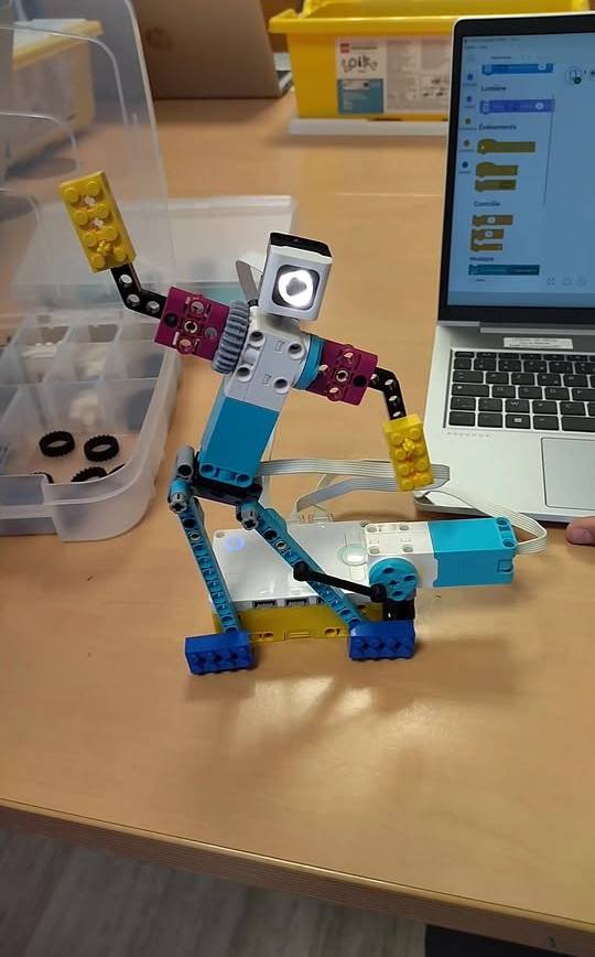 « Robots Lego Spike » programmation du robot danseur