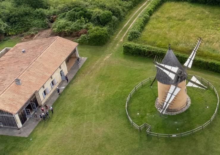 Moulin du Grand Puy à Lansac 
Le site du moulin situé sur la colline du grand pu…