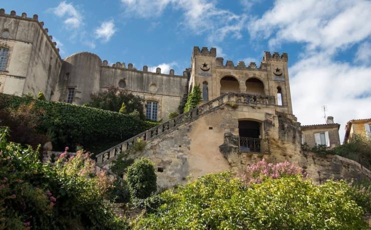 Une pépite médiévale perchée au-dessus de la Dordogne… Bienvenue à Bourg ! 
An…