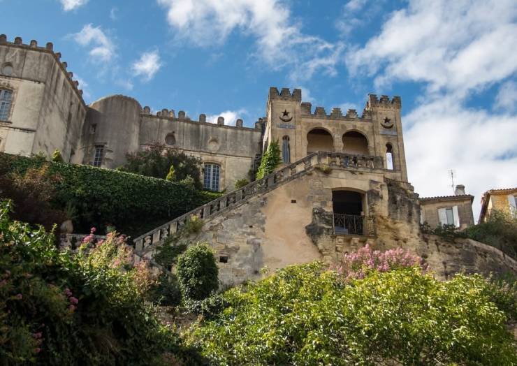 Une pépite médiévale perchée au-dessus de la Dordogne… Bienvenue à Bourg ! 
An…