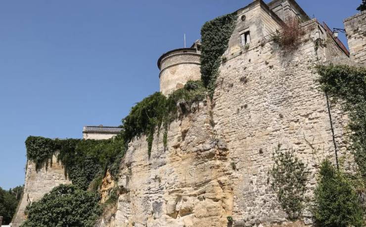 Focus sur Bourg : saviez-vous que sous ses airs de paisible village pittoresque …