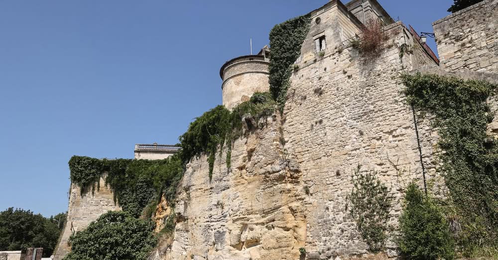 Focus sur Bourg : saviez-vous que sous ses airs de paisible village pittoresque …