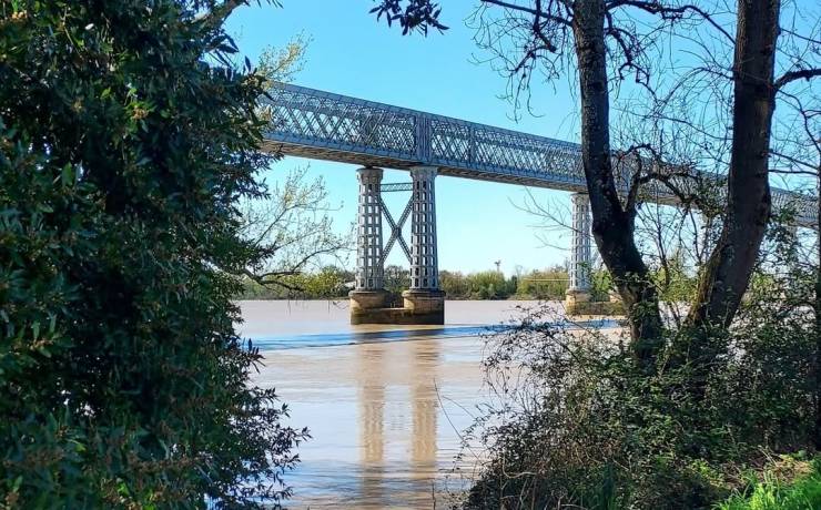 La peptite du jeudi : le Pont Eiifel à Cubzac-Les-Ponts.

Connaissez-vous le che…